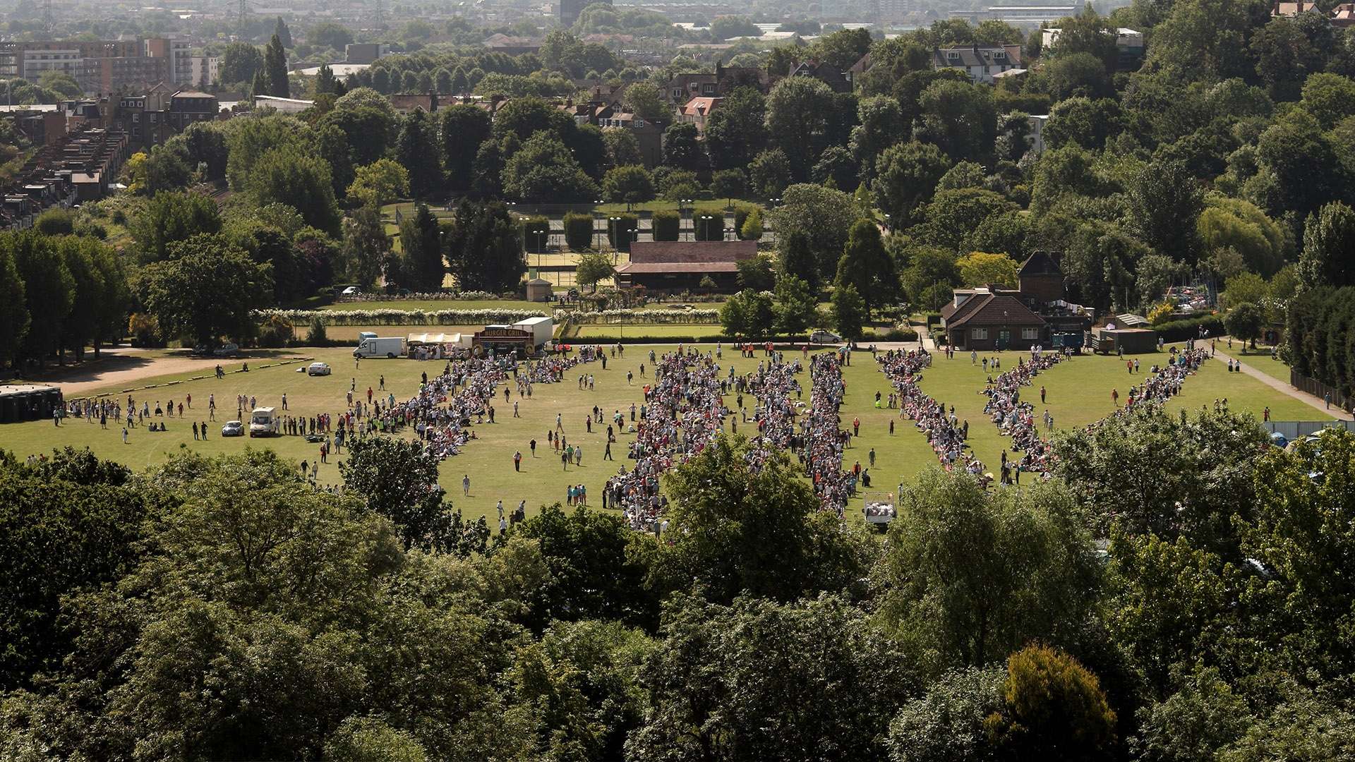 武汉三镇主帅：中国足球实力稳步上升，欠薪问题仍待解决